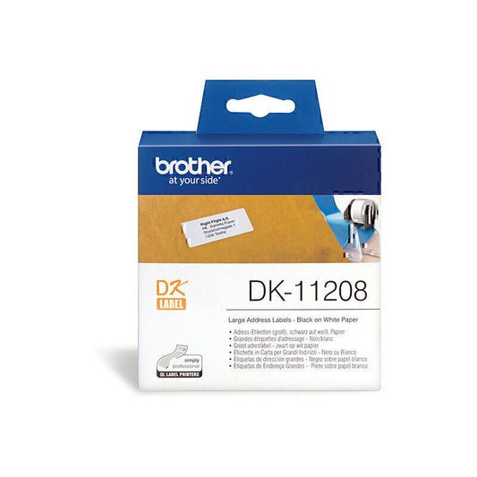 Brother DK11208 نص أسود على ملصق أبيض 38 مم × 90 مم - 400 ملصق لكل لفة